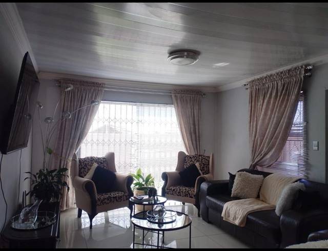 3 BEDROOM HOUSE FOR SALE IN ZAKARIYYA PARK